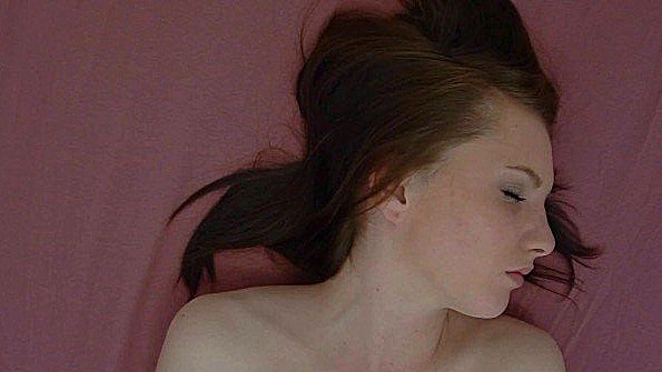 лесбиянка ебет хуем подругу