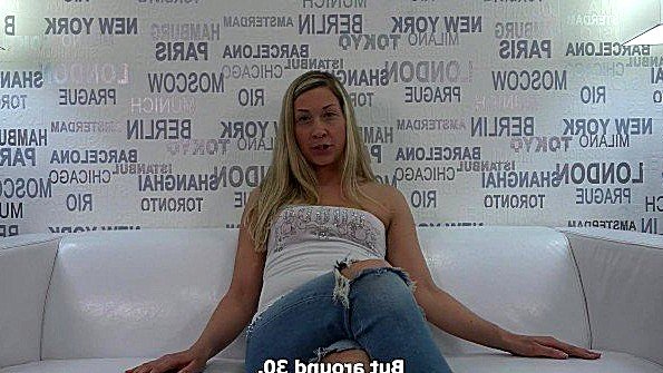 Жесткое: трахает модель на кастинге