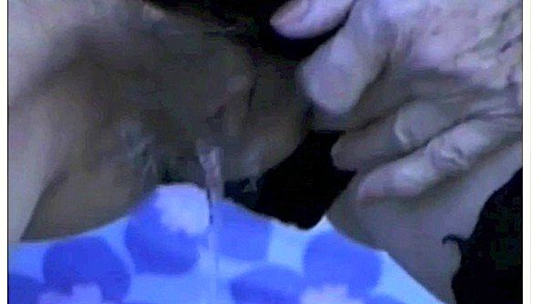 Жесткое: целует и трахает видео