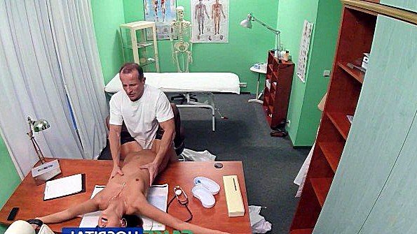 ебут в жопу в отеле