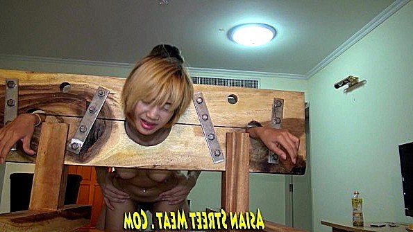 Бондаж: трахает молоденькую дочку