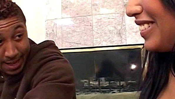Зрелые: порно трахает маму и сестру