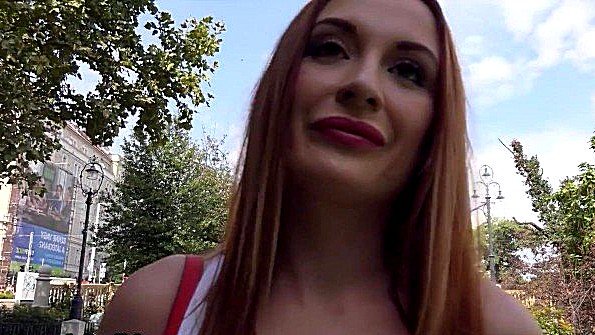 От 1-го лица: трахает жену сзади лежа на ней