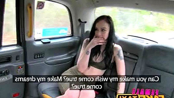 трахают в жопу а она пердит