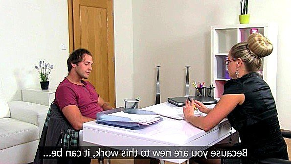 Кастинги: две подруги трахают девушку