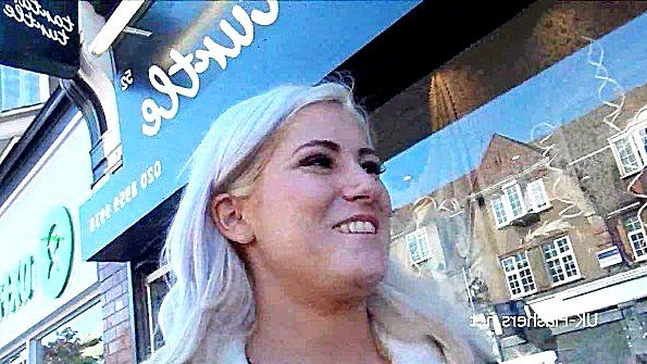 Мастурбация: брат трахает сестру большую попу