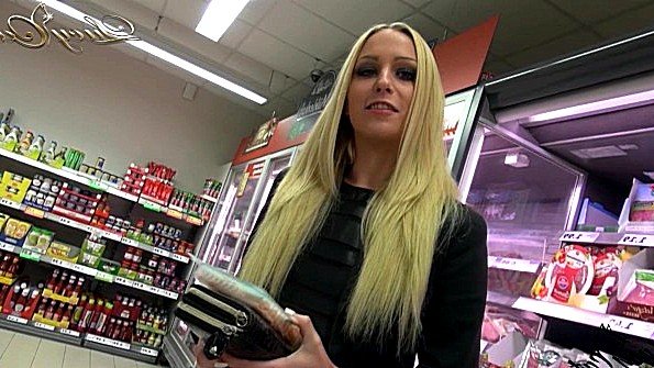 Порнозвёзды: жестко трахают красоток видео
